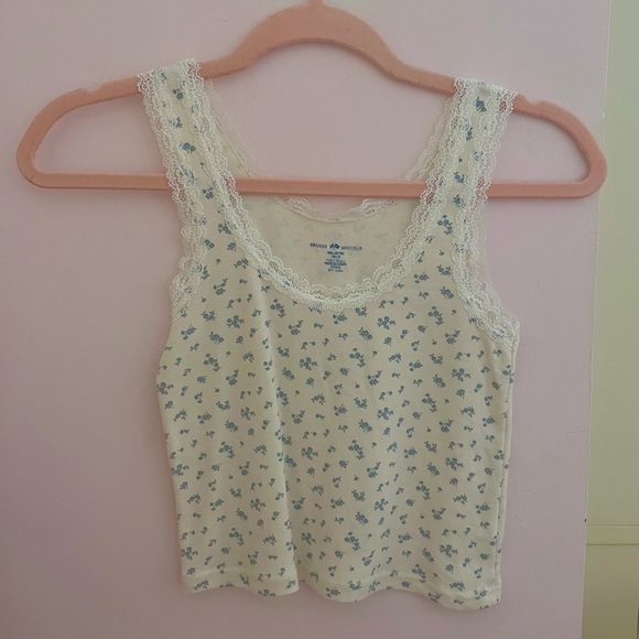 Brandy Melville Floral Tank - Picture 4 of 5